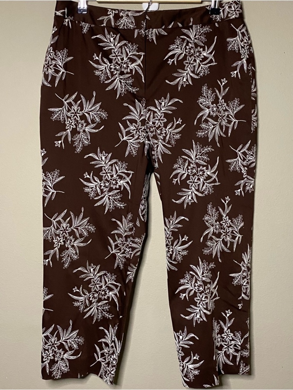 Jones New York Floral Embroidered Capri Pants Women 14P Brown Tan Flat Front
